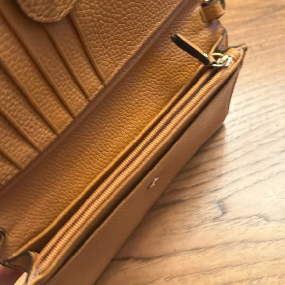 Michael Kors two-way shoulder bag and matching wallet with optional strap. - Picture 11 of 13